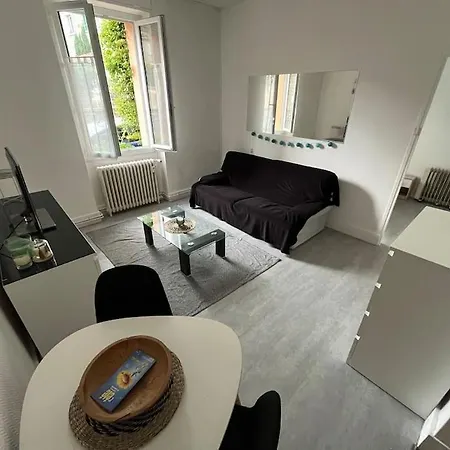 Apartment Centre *